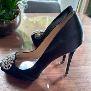 Badgley Mischka Satin Peep Toe Heels size 8.5 in black